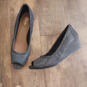 NWT Clarks Vendra Daisy Open Toe Wedge Pumps 7.5